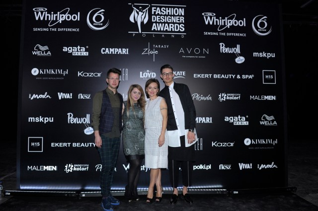 Laureaci Fashion Designer Awards z pomysłodawczynią i producentką konkursu Joanną Sokołowską-Pronobis.